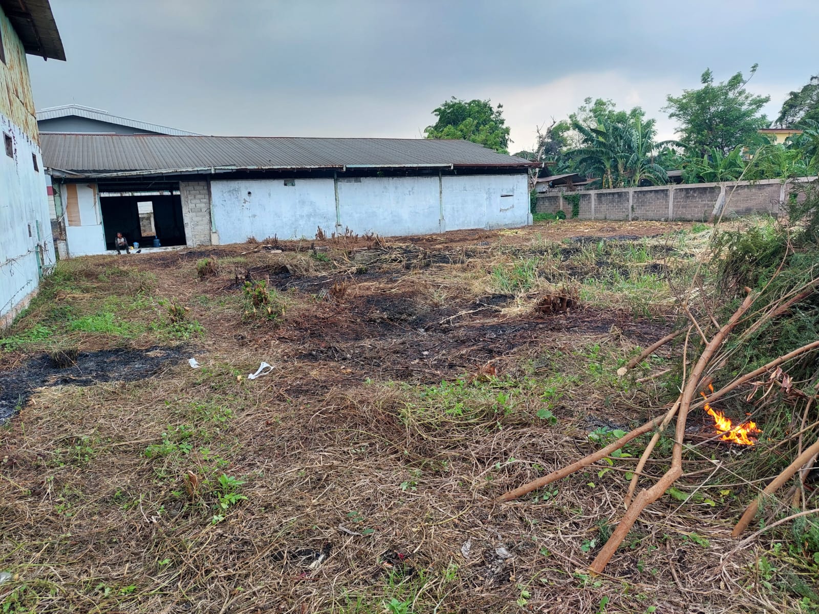 Dijual Gudang hitung tanah saja kawasan industri jl Daan Mogot