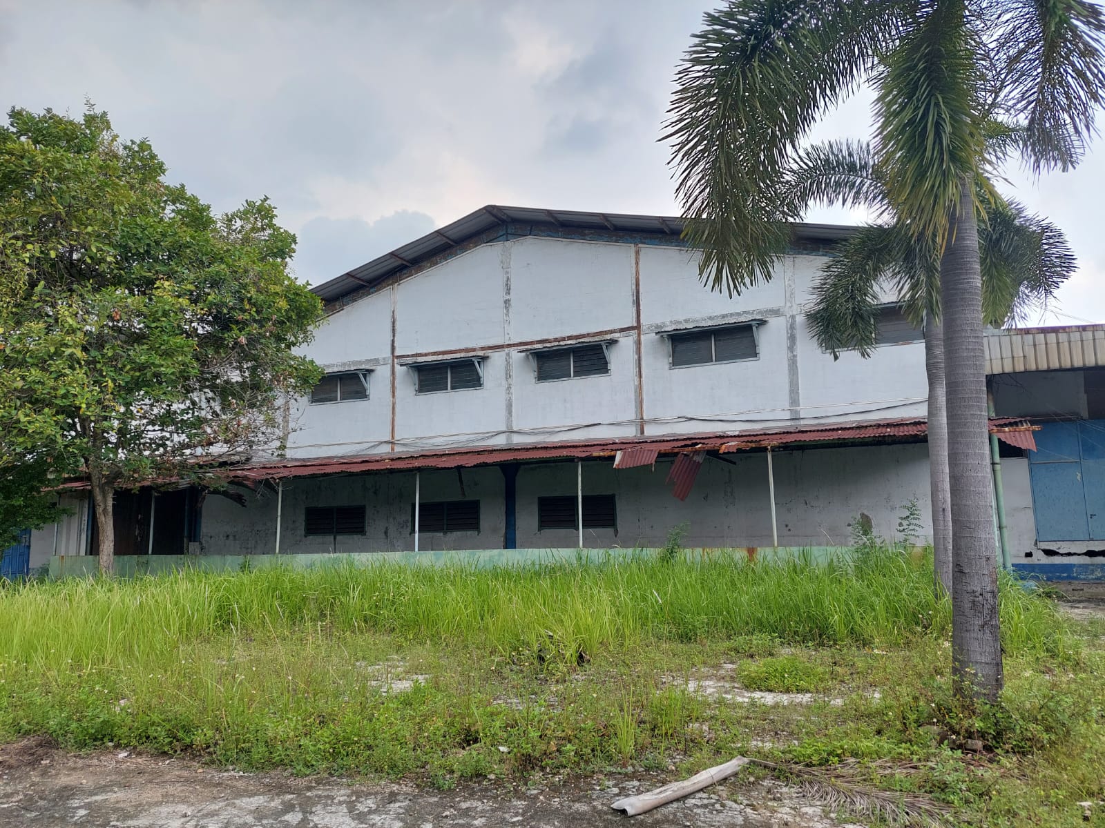 Dijual Gudang hitung tanah saja kawasan industri jl Daan Mogot