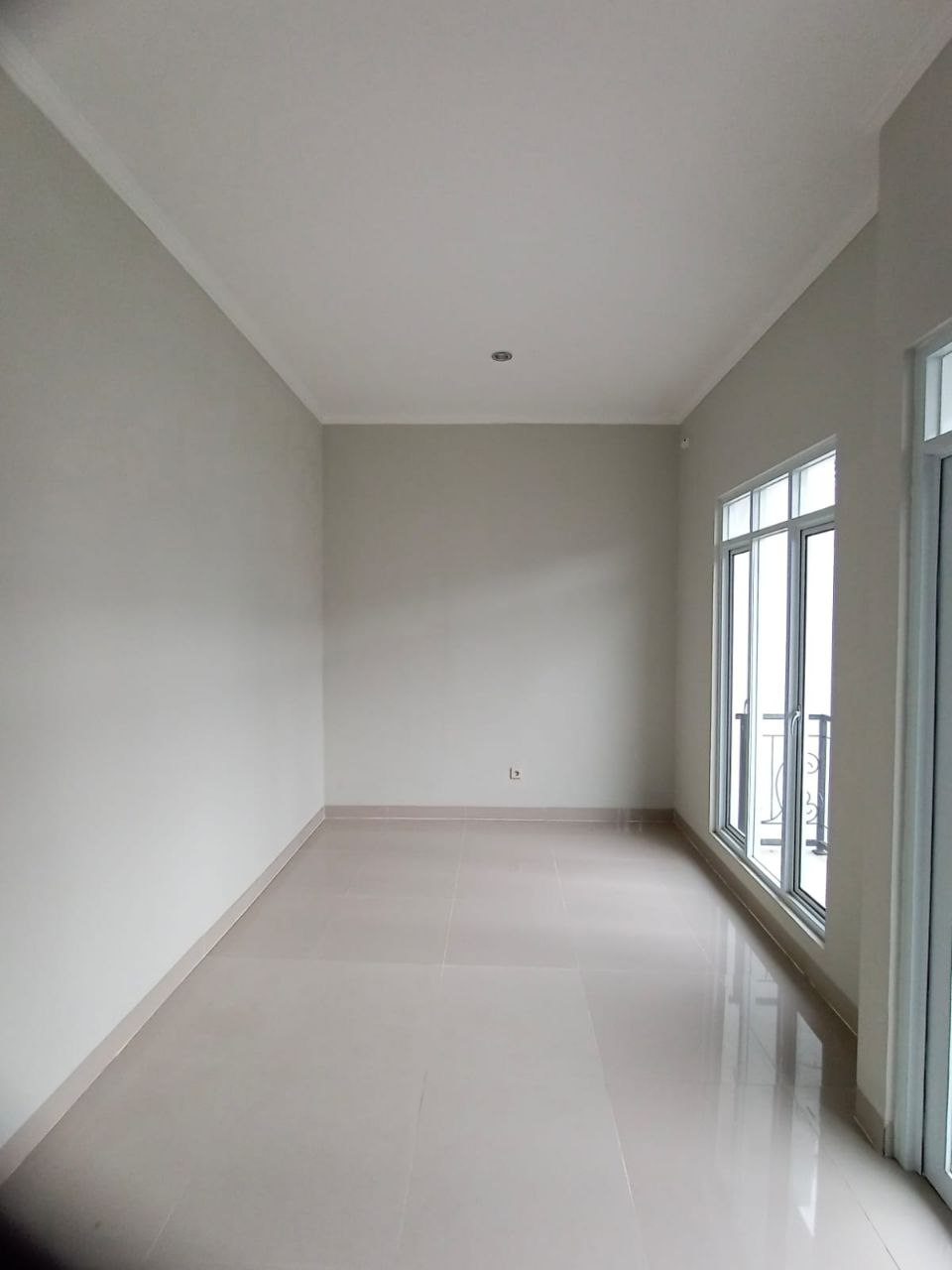 Rumah Mewah Luas 4 Kamar Tidur di Kemang Sukmajaya Depok