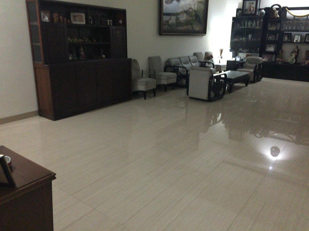 Dijual Rumah Srengseng uk 15 x 35 m di Jakarta Barat