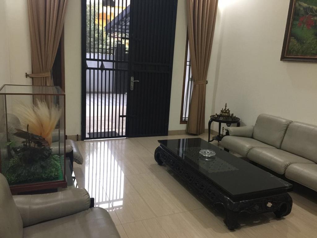Dijual Rumah Srengseng uk 15 x 35 m di Jakarta Barat
