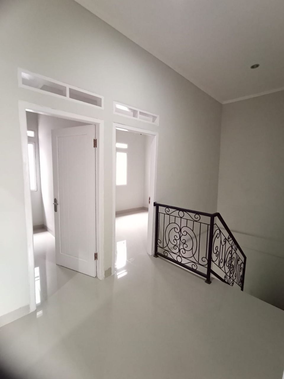 Rumah Mewah Luas 4 Kamar Tidur di Kemang Sukmajaya Depok
