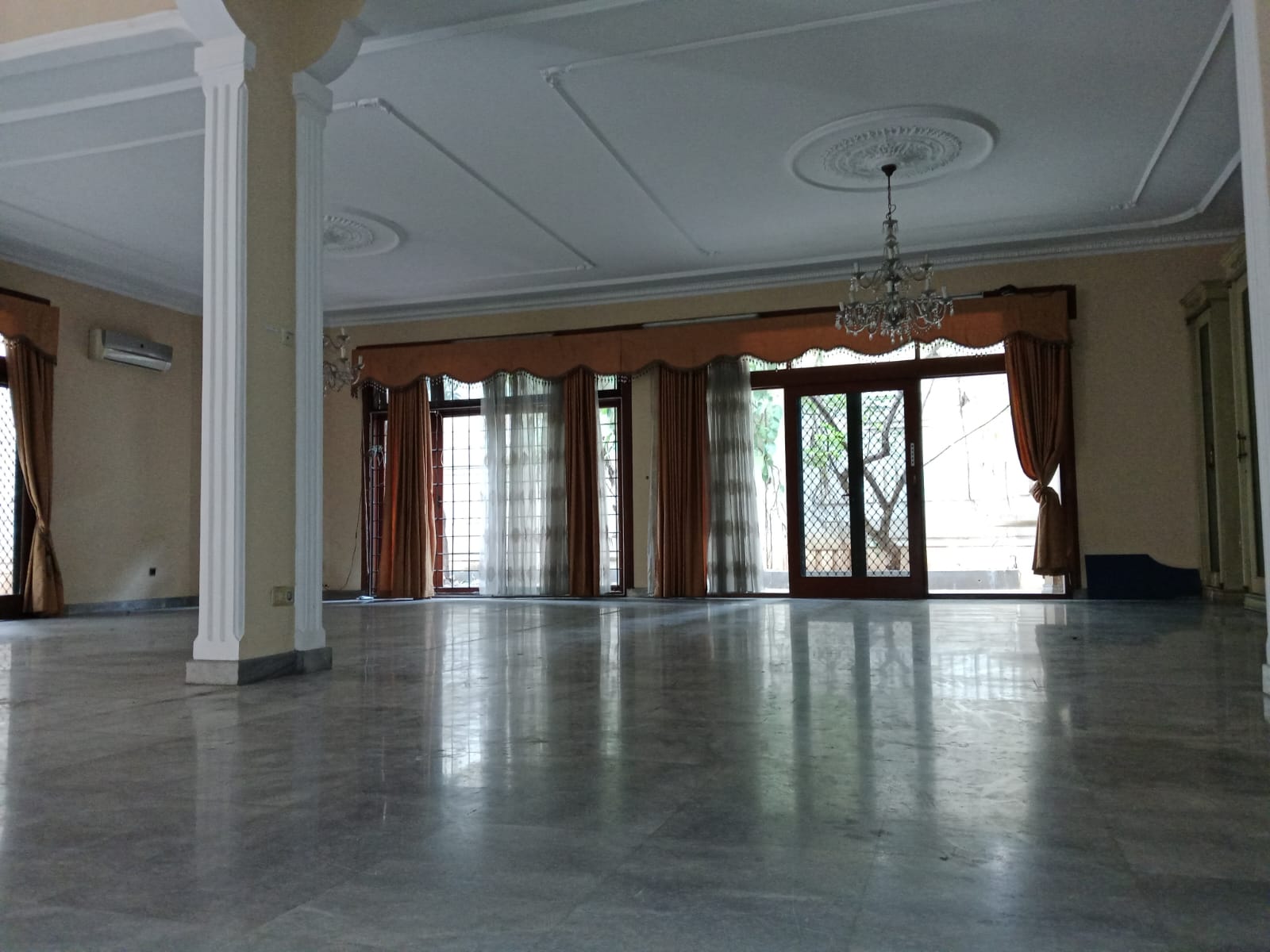 rumah klasik cantik Kebon Kacang, Tanah Abang, Jakarta Pusat