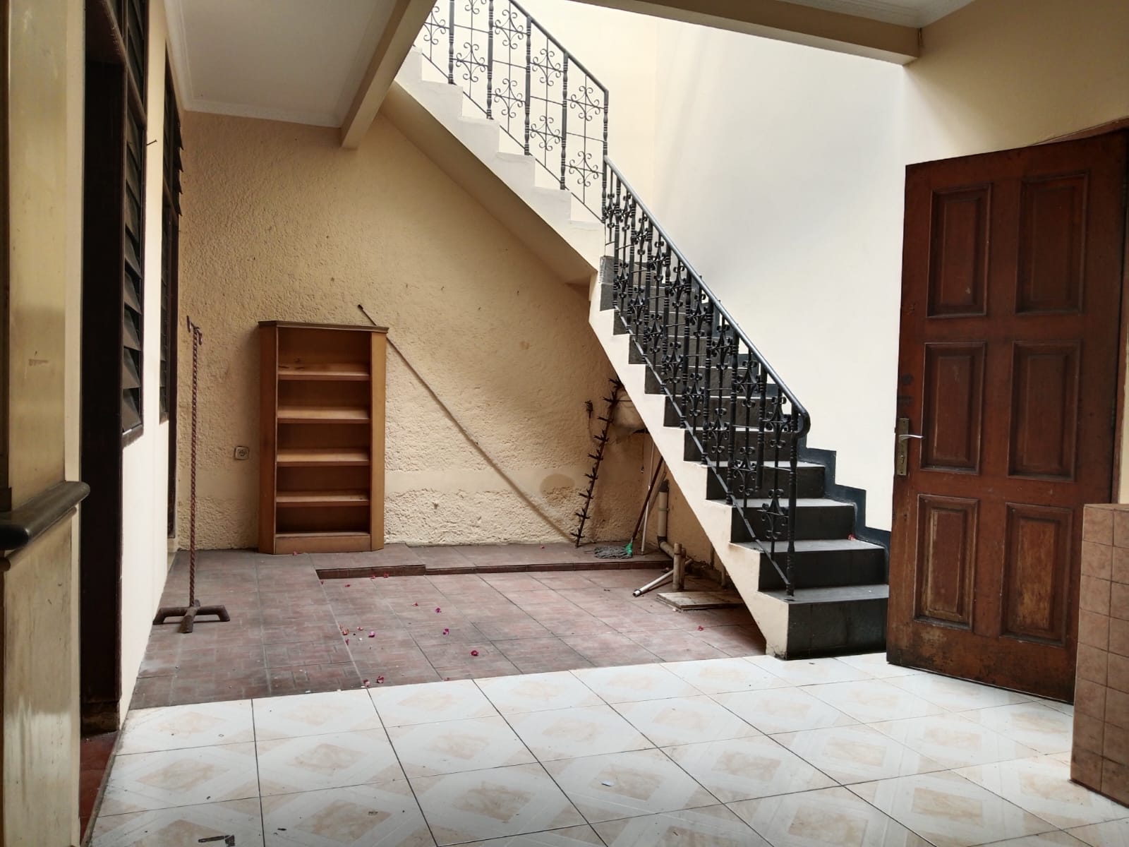 rumah klasik cantik Kebon Kacang, Tanah Abang, Jakarta Pusat