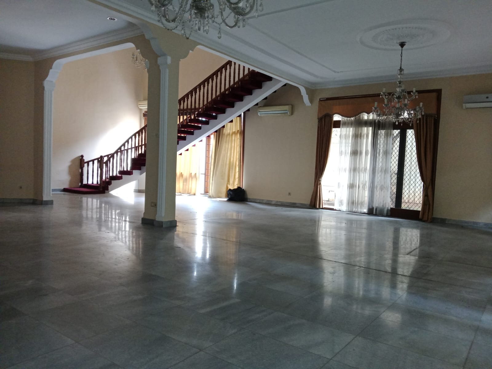 rumah klasik cantik Kebon Kacang, Tanah Abang, Jakarta Pusat