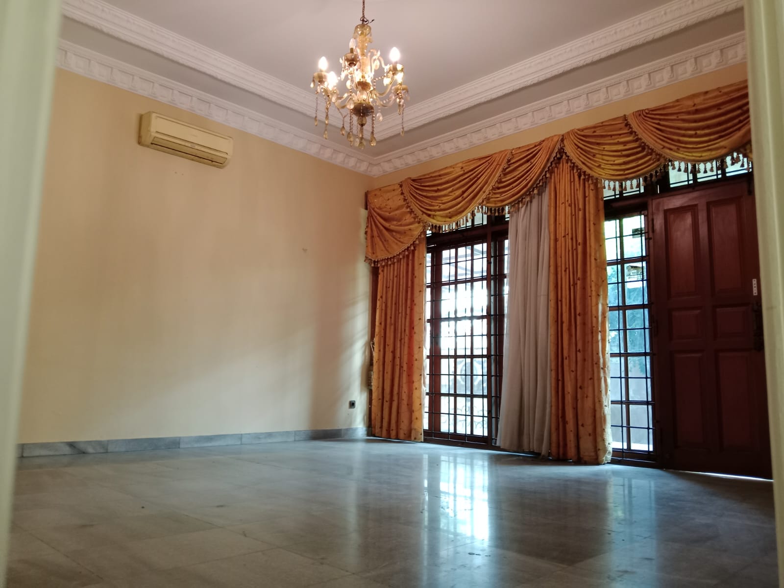 rumah klasik cantik Kebon Kacang, Tanah Abang, Jakarta Pusat