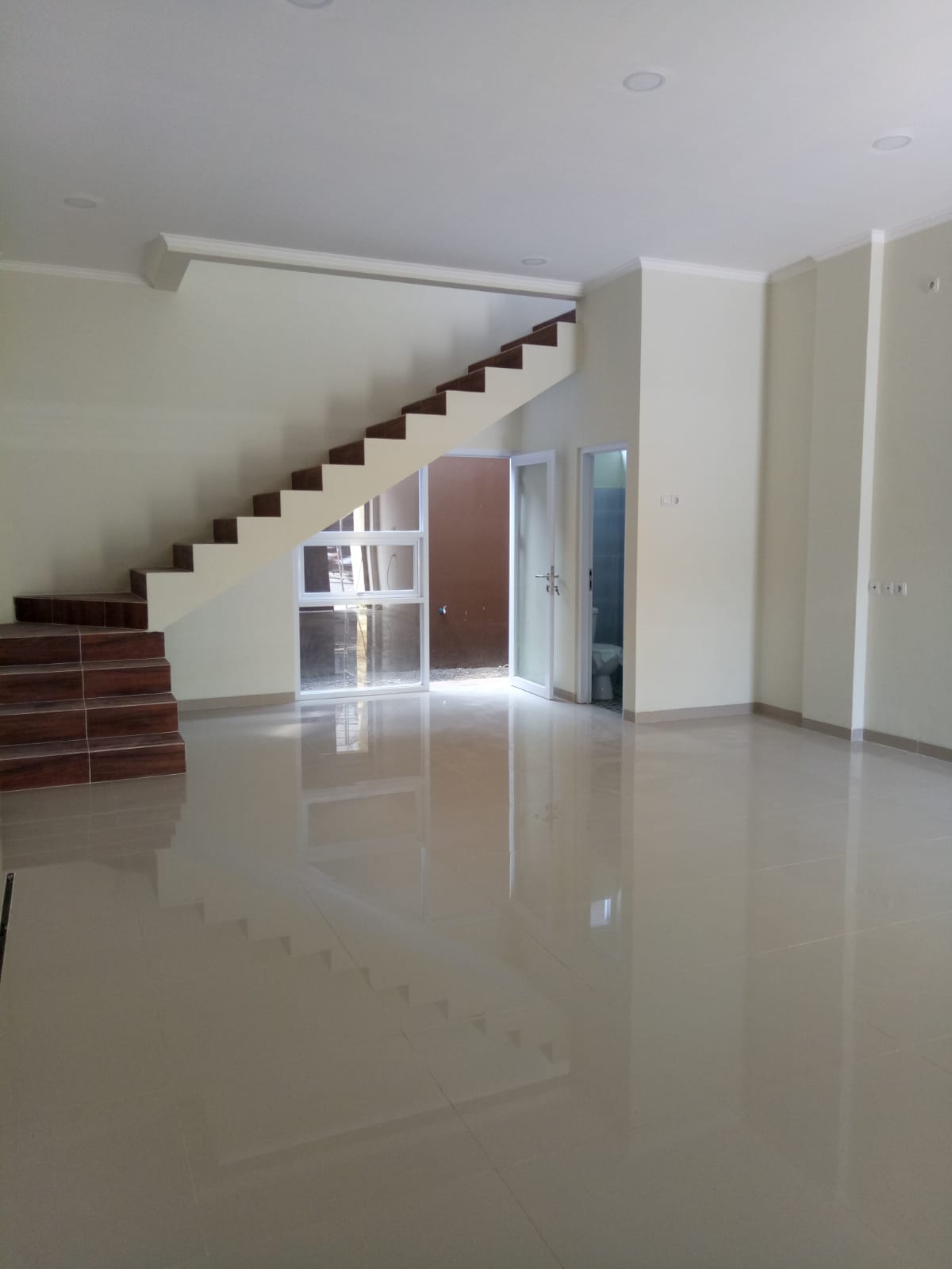 Disewakan ruko super strategis di mainroad Arcamanik Bandung