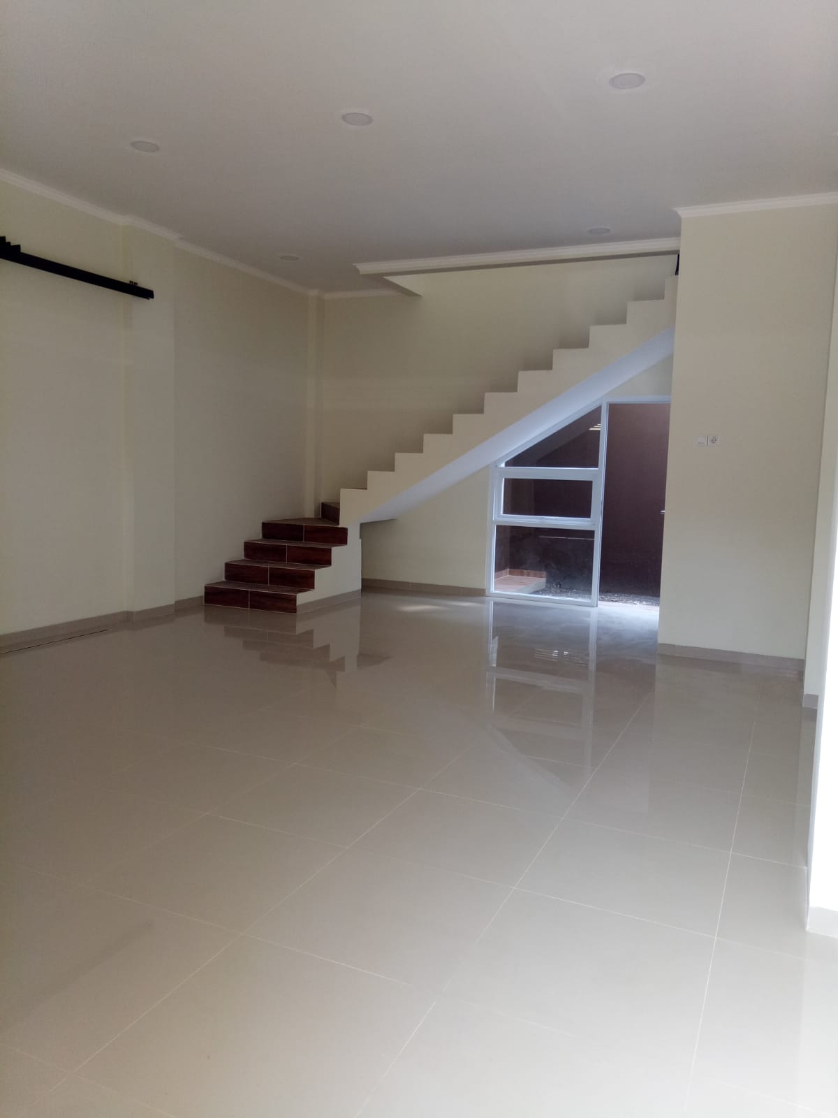 Disewakan ruko super strategis di mainroad Arcamanik Bandung