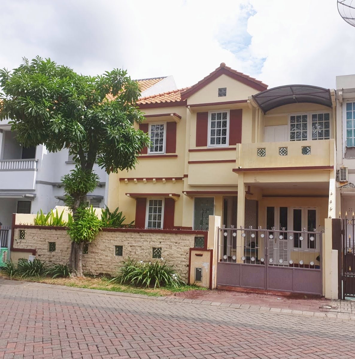 DI JUAL RUMAH VILLA SENTRA RAYA, Citraland Surabaya