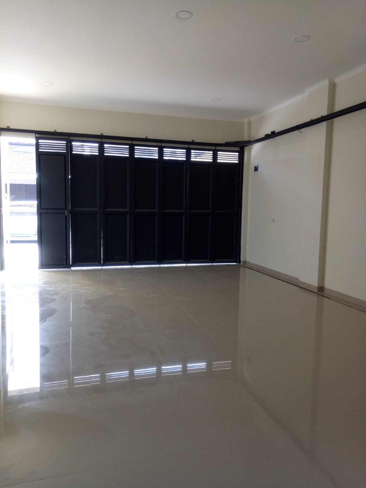 Disewakan ruko super strategis di mainroad Arcamanik Bandung