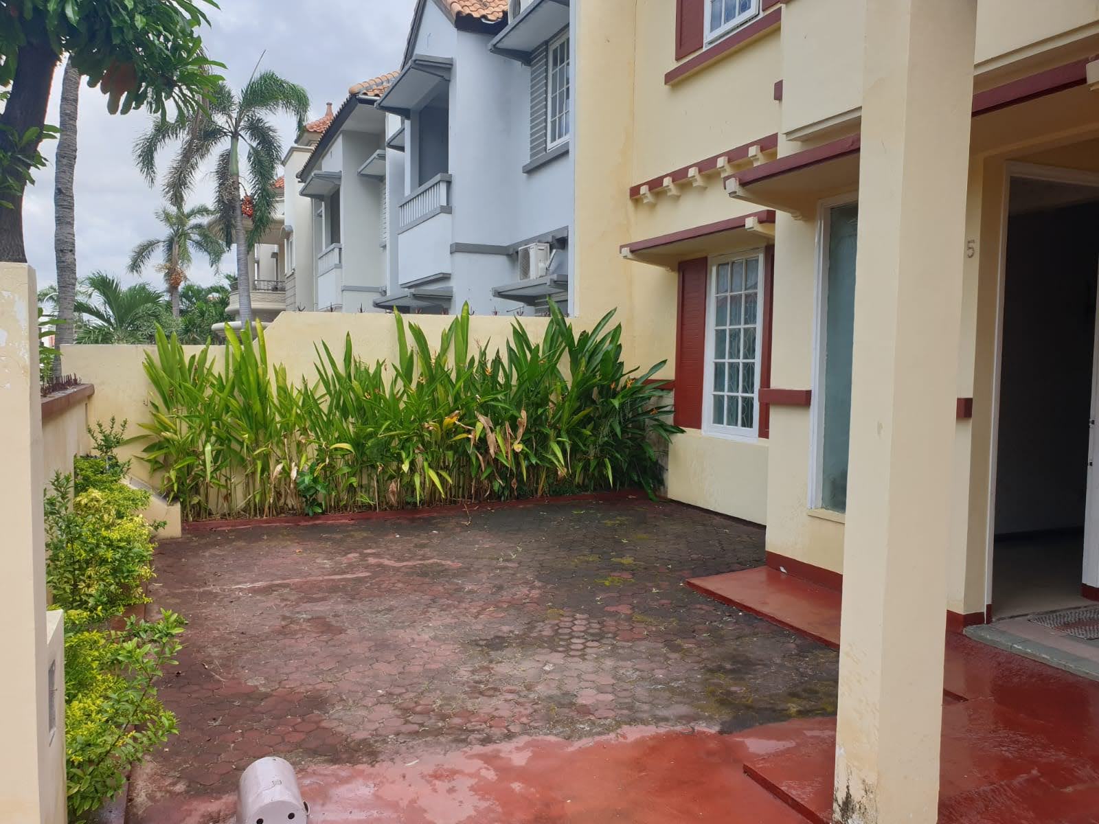 DI JUAL RUMAH VILLA SENTRA RAYA, Citraland Surabaya