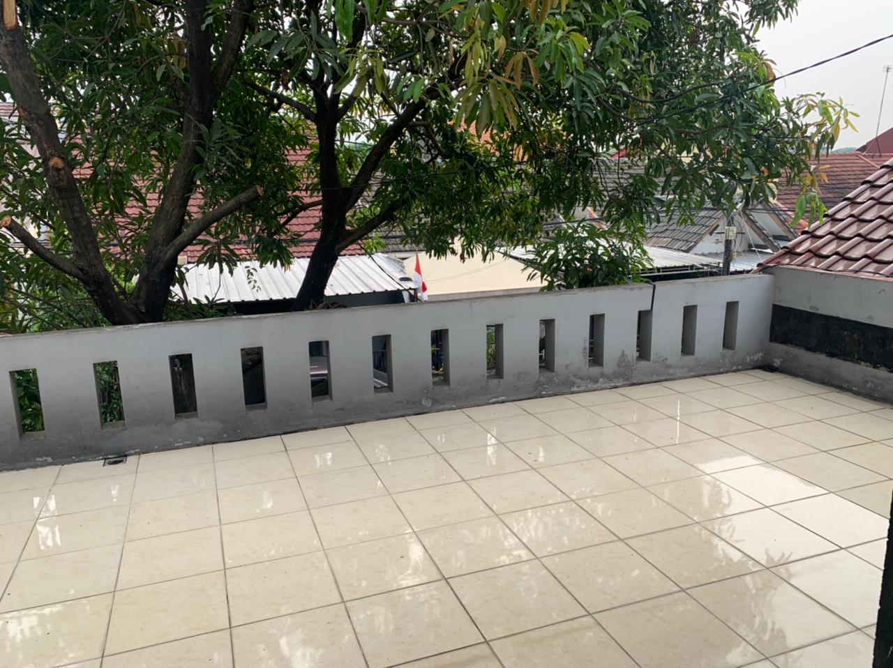 Rumah 2 Lt Jalan Boulevard Perumahan Sukatani Permai Depok