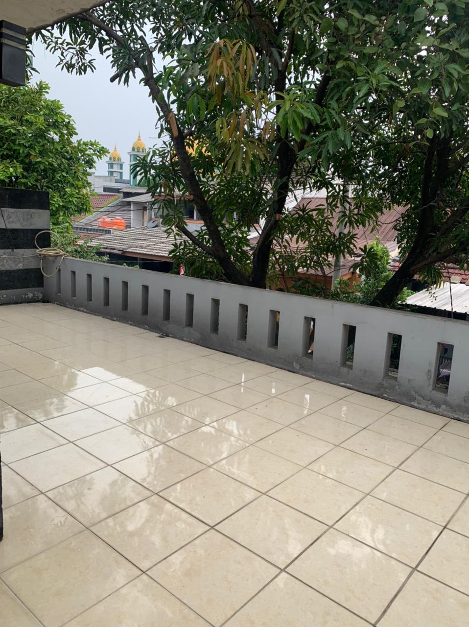 Rumah 2 Lt Jalan Boulevard Perumahan Sukatani Permai Depok