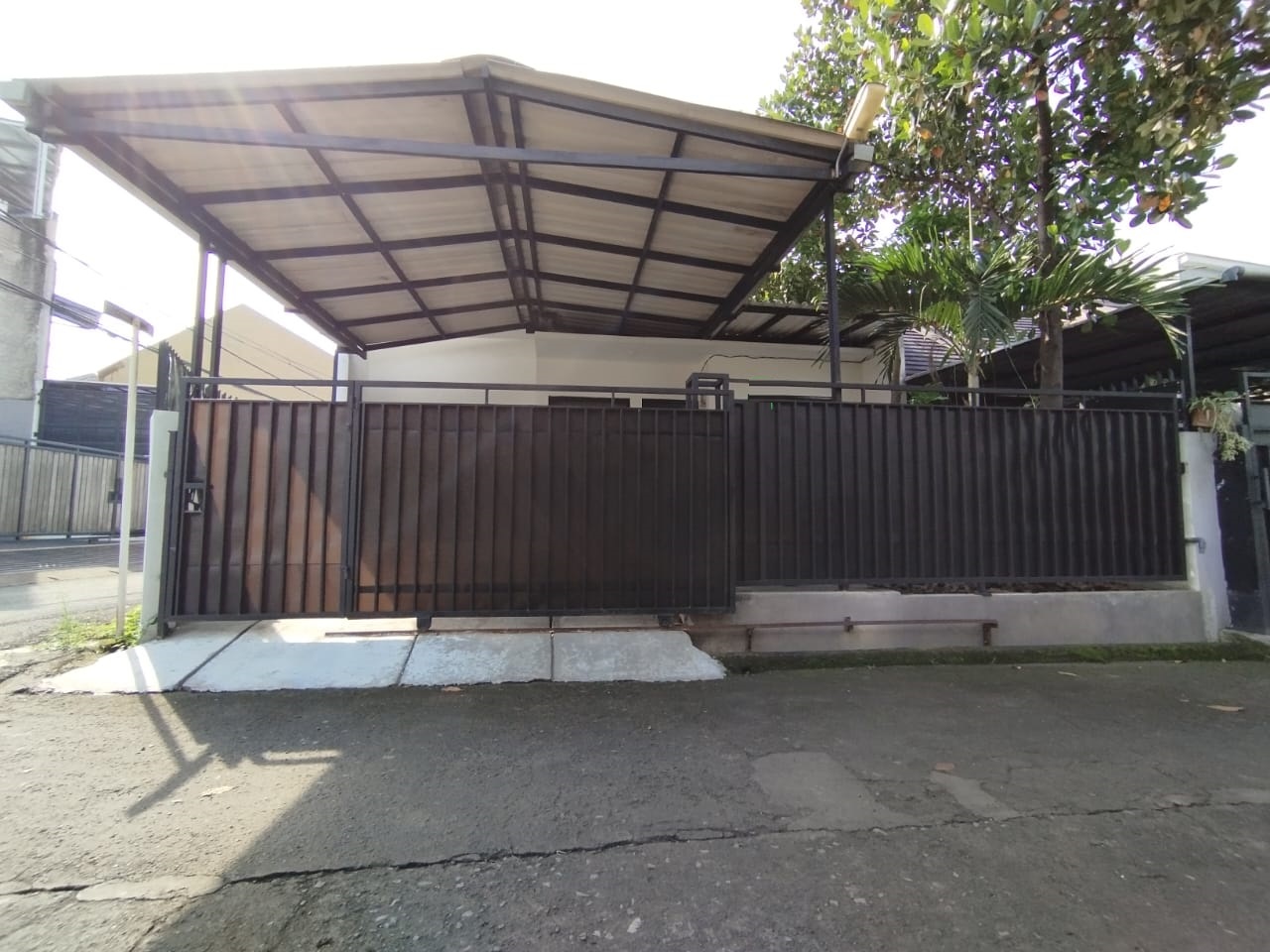 Jual rumah 1 lantai di Komplek Cisaranten Kulon Arcamanik