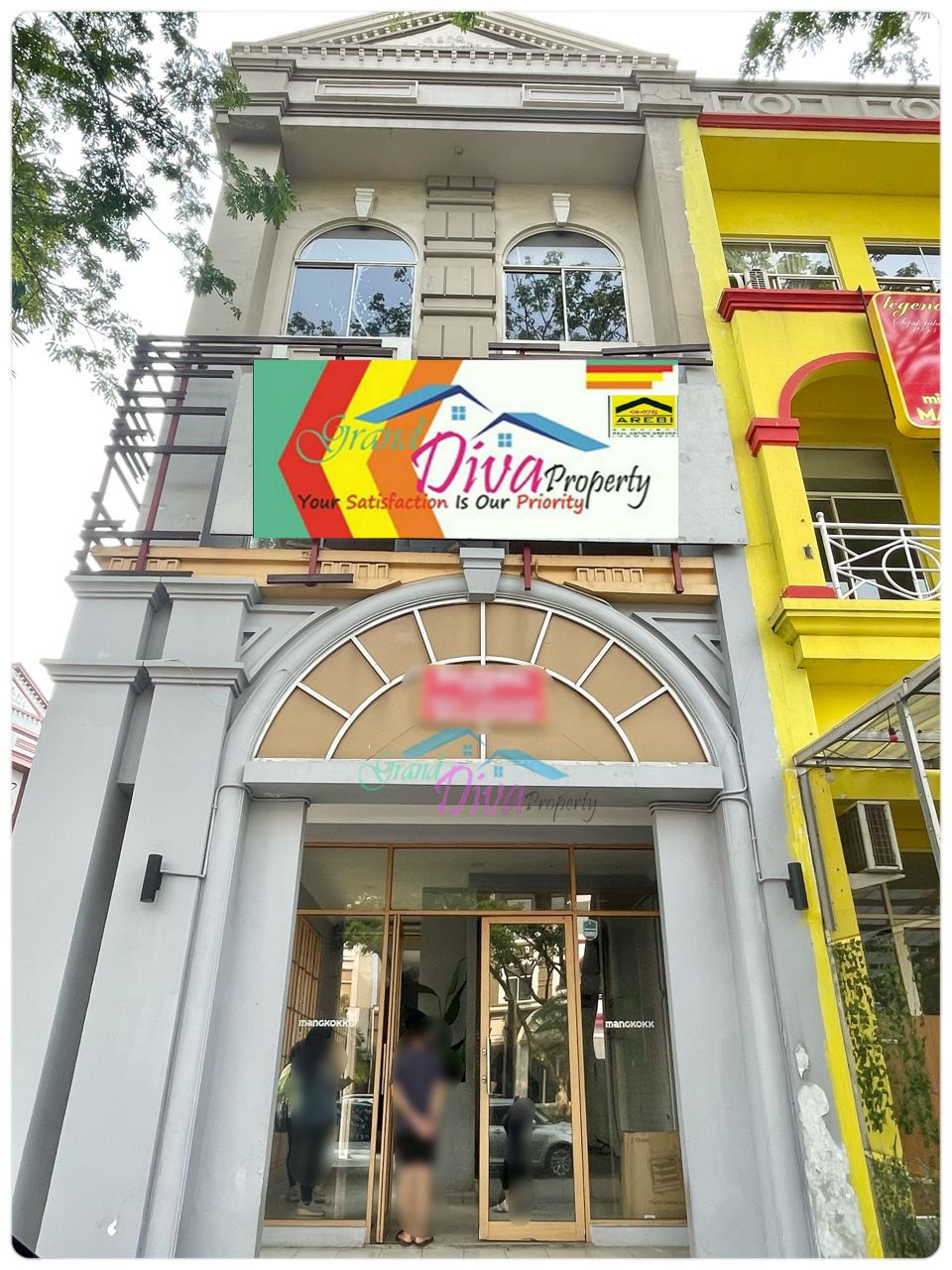 RUKO DI JALAN UTAMA GRAND GALAXY POSISI BAGUS HOEK HARGA MURAH