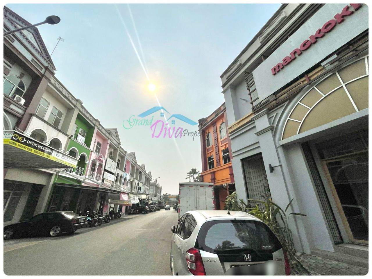RUKO DI JALAN UTAMA GRAND GALAXY POSISI BAGUS HOEK HARGA MURAH