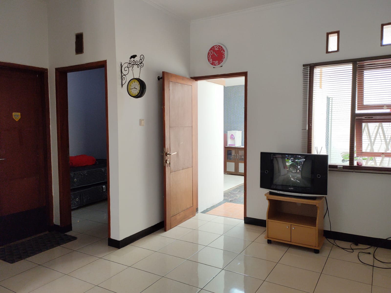 Disewakan Rumah semi furnish Cihanjuang Sariwangi, bisa bulanan