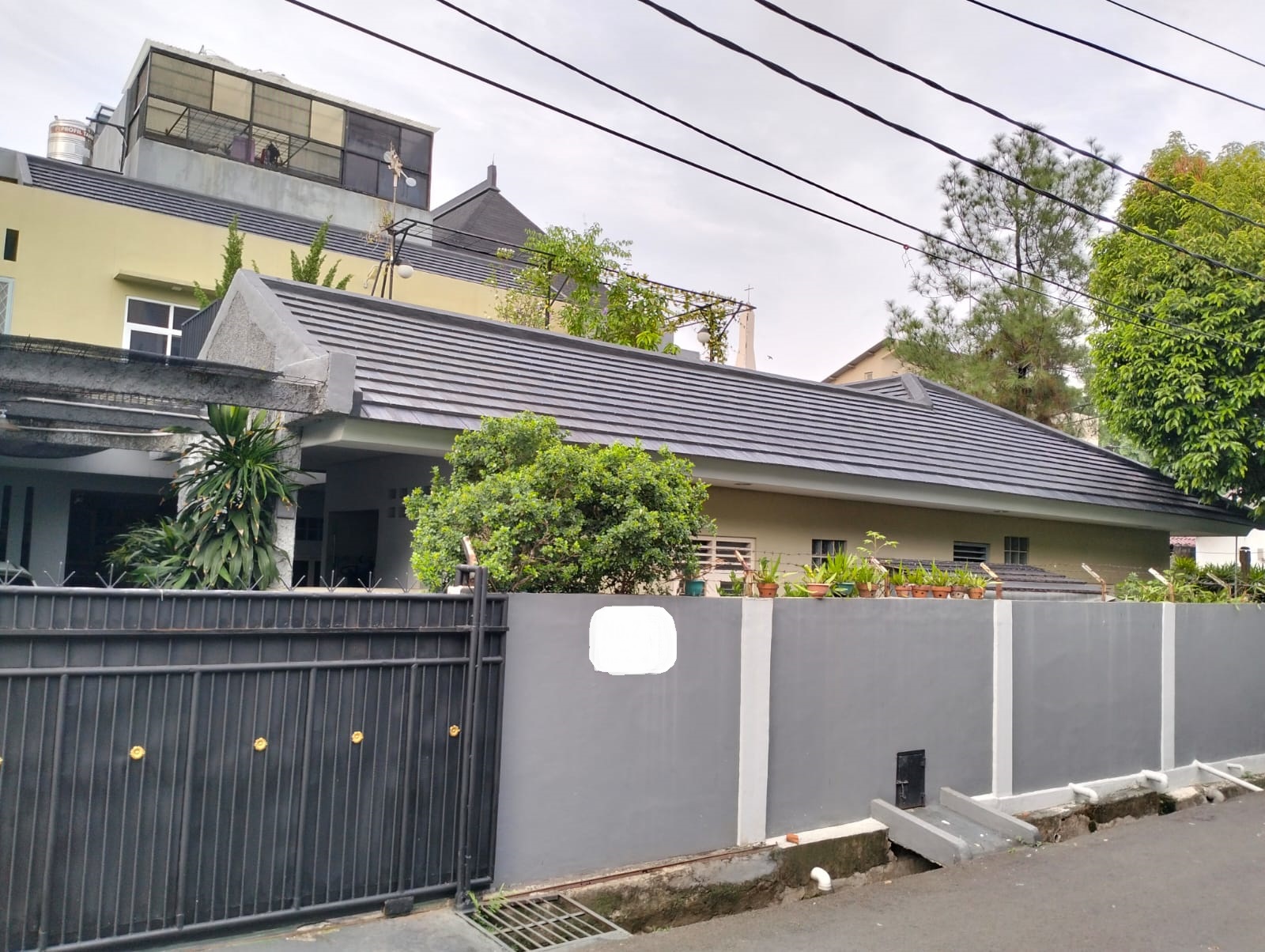 Dijual rumah komplek strategis cantik di Jati, Pulo Gadung
