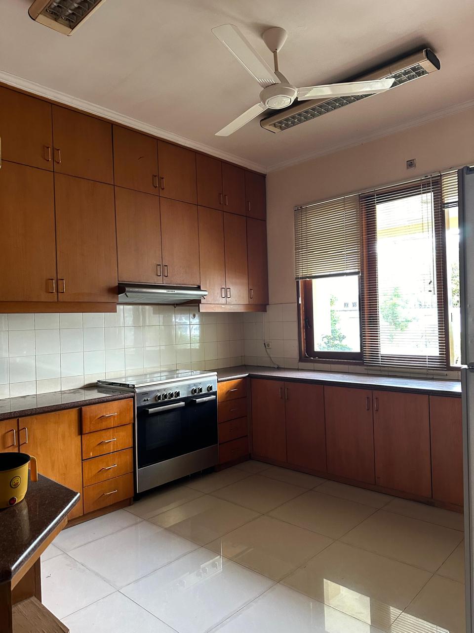 Dijual Rumah luas Daerah Kebayoran Baru, Jakarta Selatan
