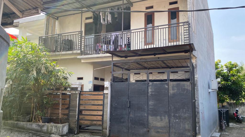 Di jual rumah 2 lantai di area jl. H Basir, Pondok Kacang