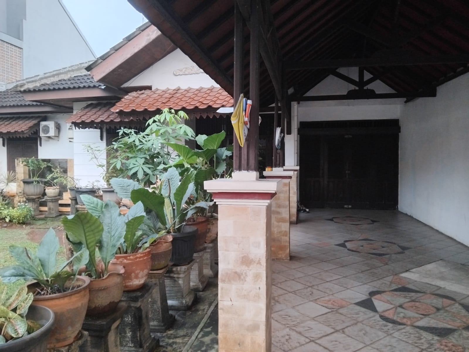 Dijual rumah komplek strategis di Jakasampurna, Bekasi Barat