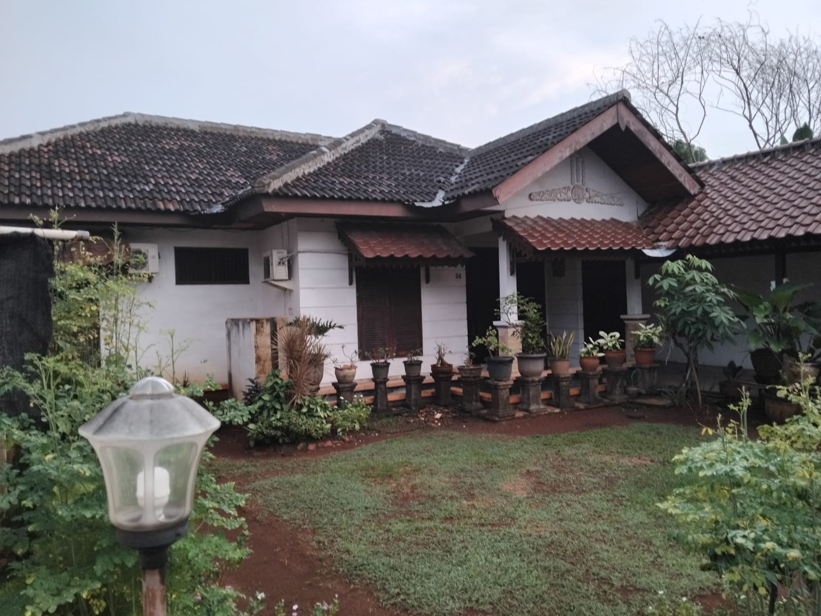 Dijual rumah komplek strategis di Jakasampurna, Bekasi Barat