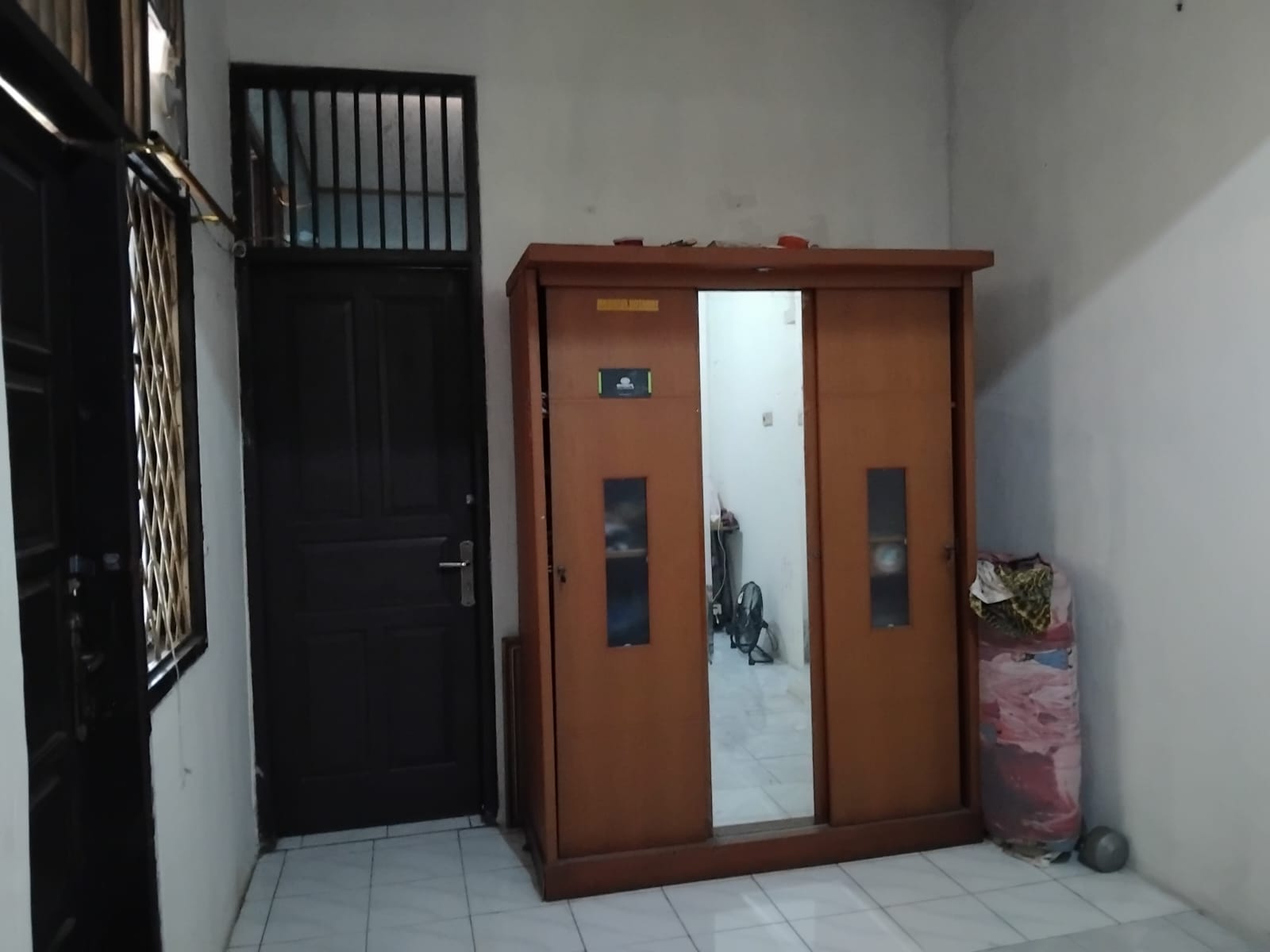 Dijual rumah komplek strategis di Jakasampurna, Bekasi Barat