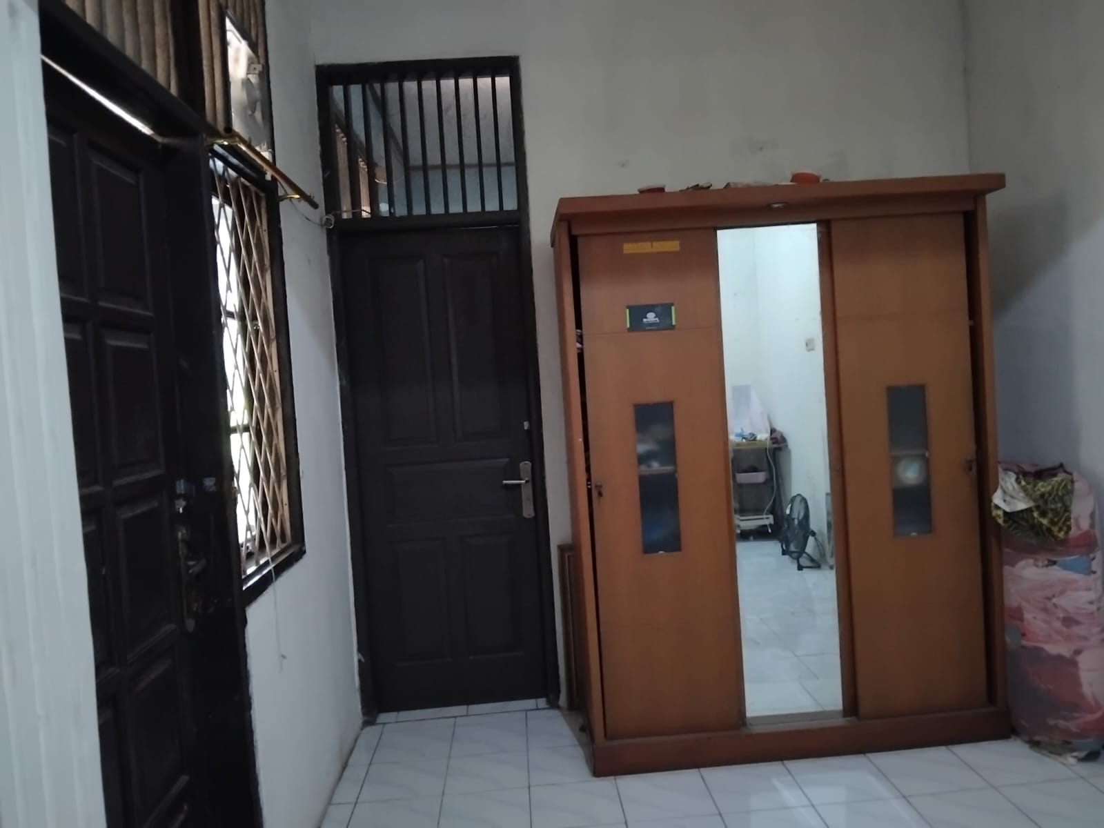 Dijual rumah komplek strategis di Jakasampurna, Bekasi Barat