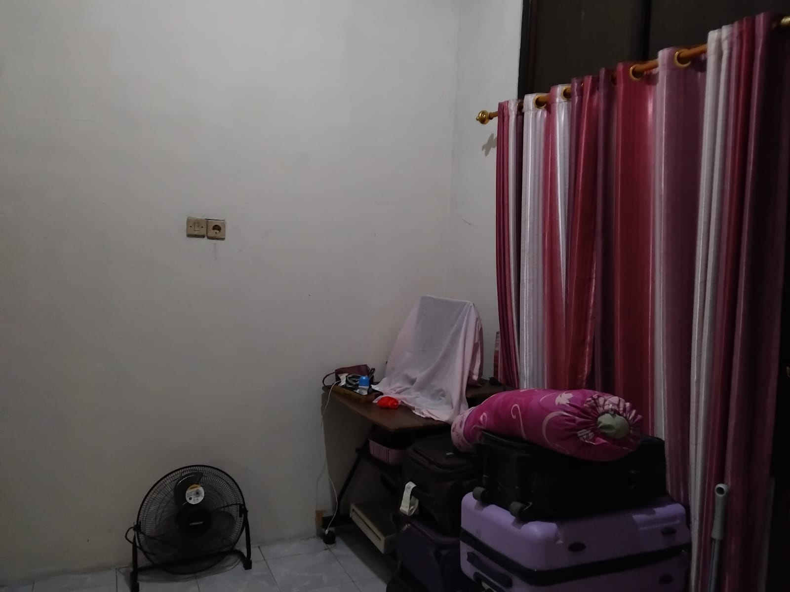 Dijual rumah komplek strategis di Jakasampurna, Bekasi Barat