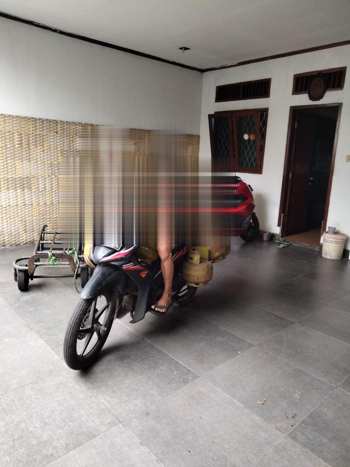 Dijual rumah komplek hook di area Pos Pengumben, Kelapa Dua