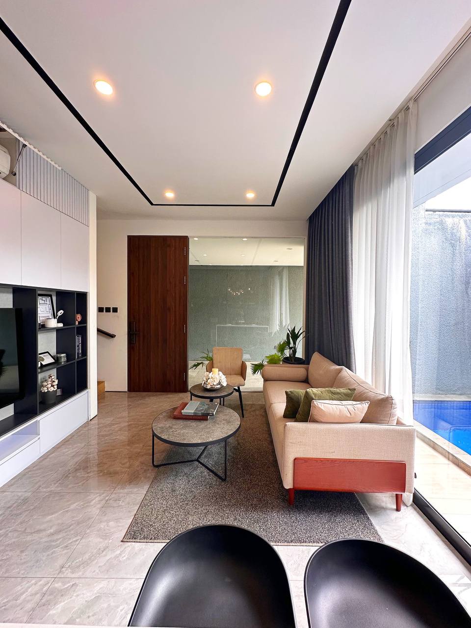 Rumah bonus furnish kolam renang lokasi Cipinang Jakarta Timur