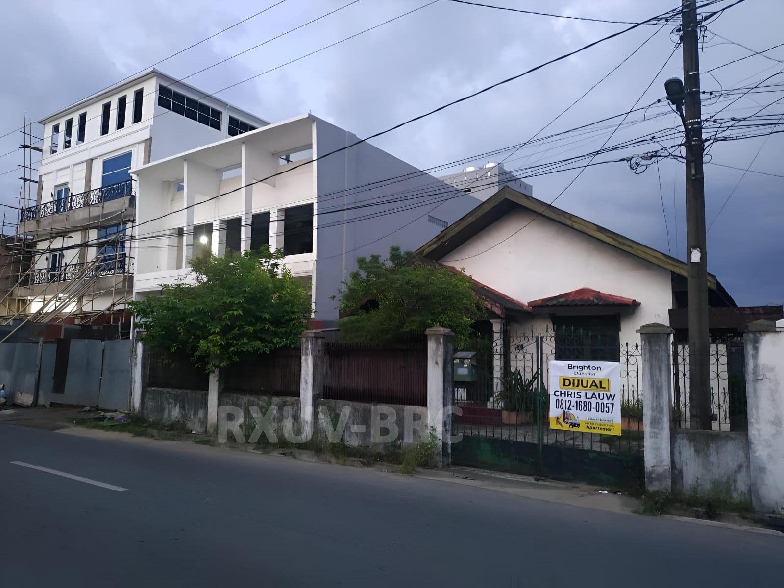 LOKASI PREMIUM! RUMAH HITUNG TANAH DI JL. MANGGIS - Strategis!!