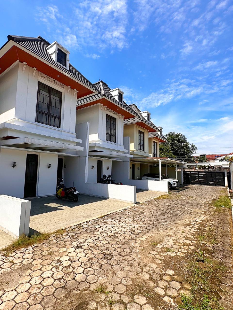 Townhouse siap huni Cluster Jatimekar Jatiasih Bekasi dekat Lrt
