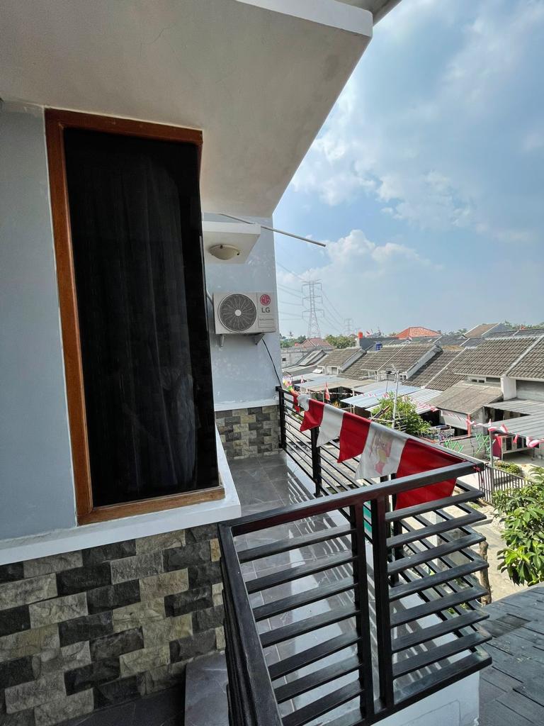 Dijual Rumah 2Lt strategis di Cinere Residence Meruyung limo, De