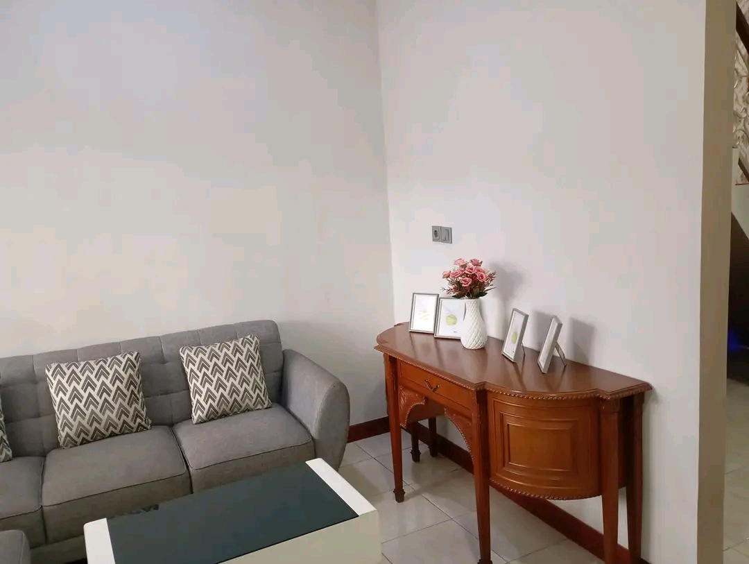 Dijual Rumah 2Lt fulll Renovasi strategis dekat gerbang tol lim.