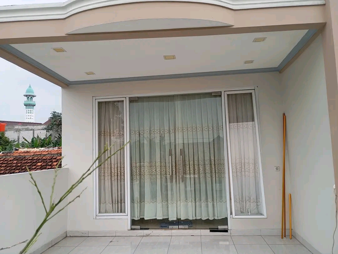 Dijual Rumah 2Lt fulll Renovasi strategis dekat gerbang tol lim.