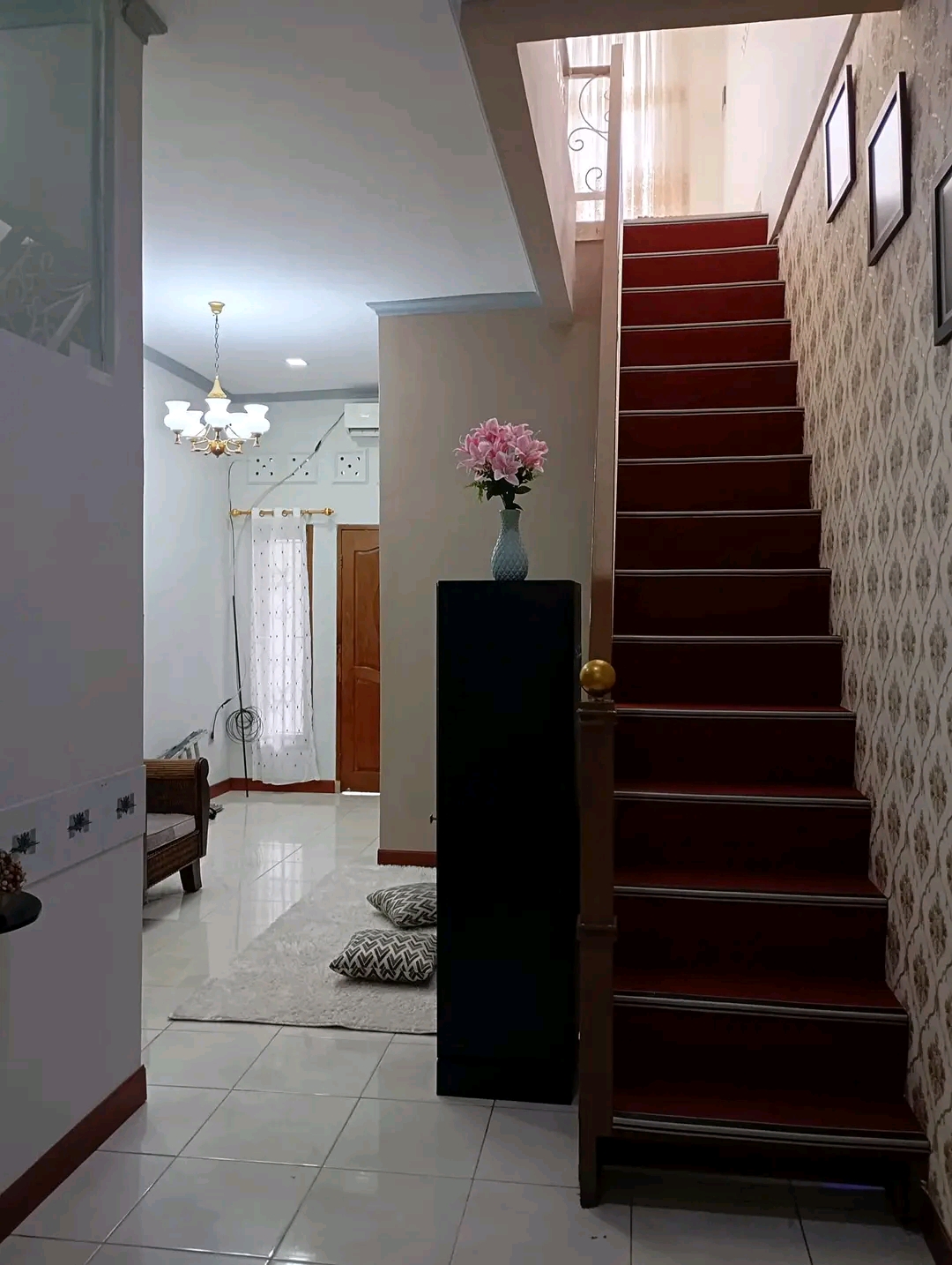 Dijual Rumah 2Lt fulll Renovasi strategis dekat gerbang tol lim.