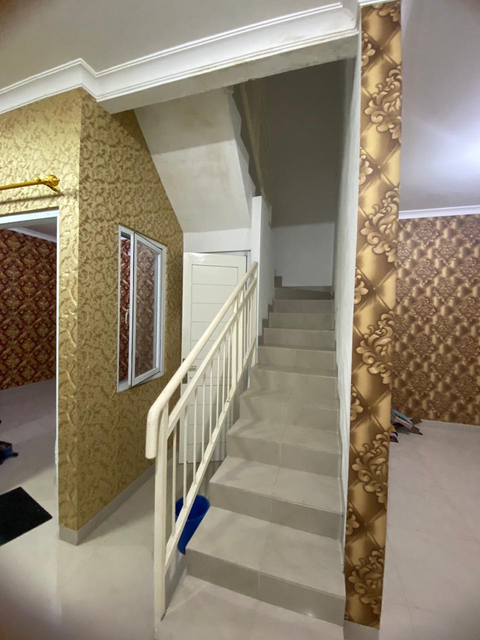 Dijual Rumah 2Lt strategis di komplek Ciater permai, Tangsel.