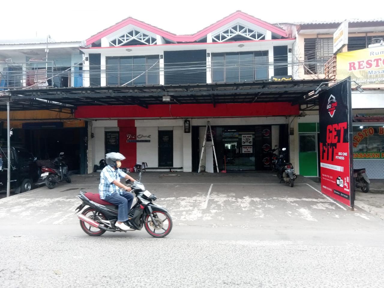 Ruko 2 unit dan 1 rumah usaha Fitness dan Sauna di Bojongkulur