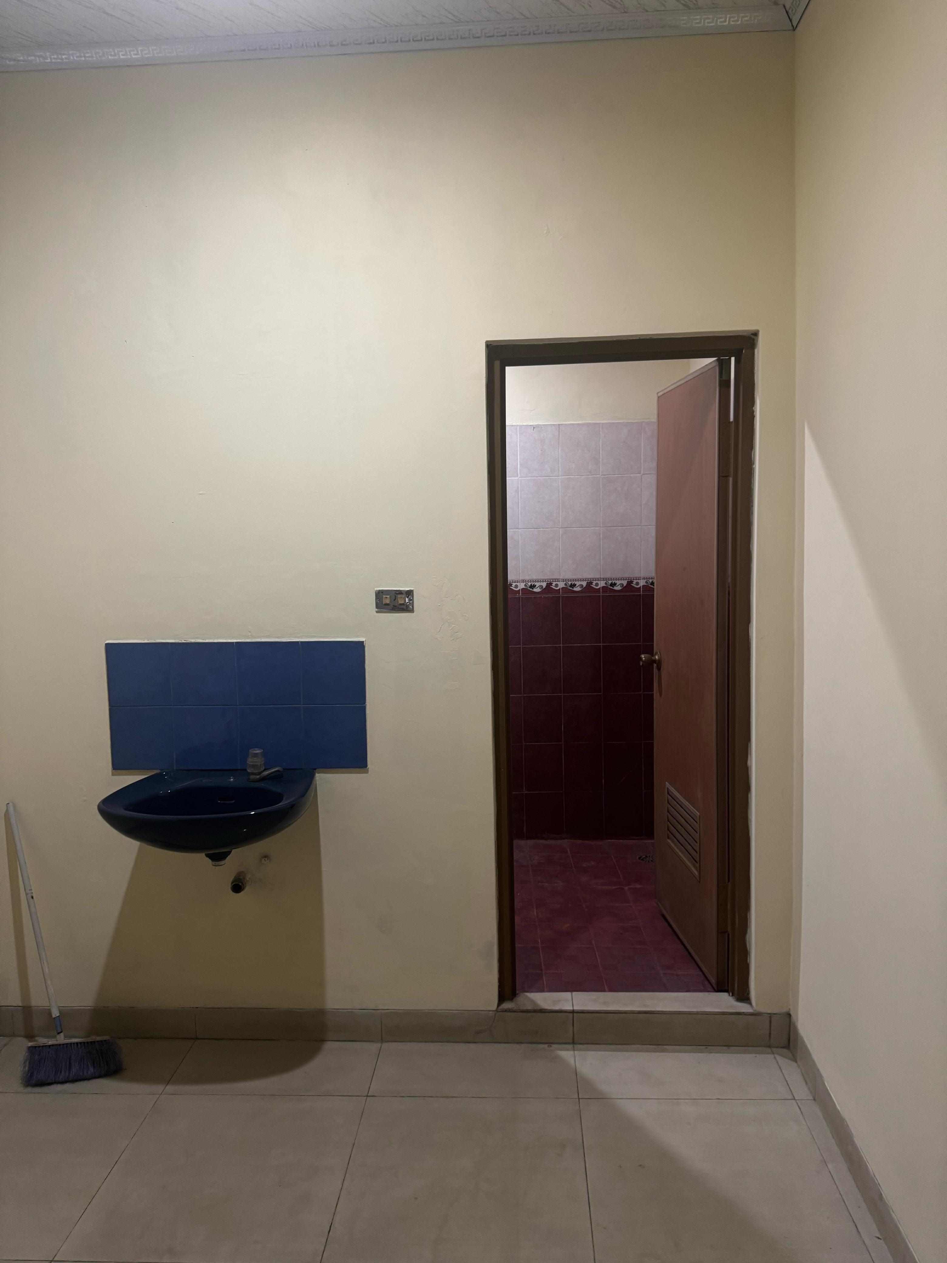 Disewakan Rumah 3,5 lantai di Bidara Cina, Jatinegara, Jakarta
