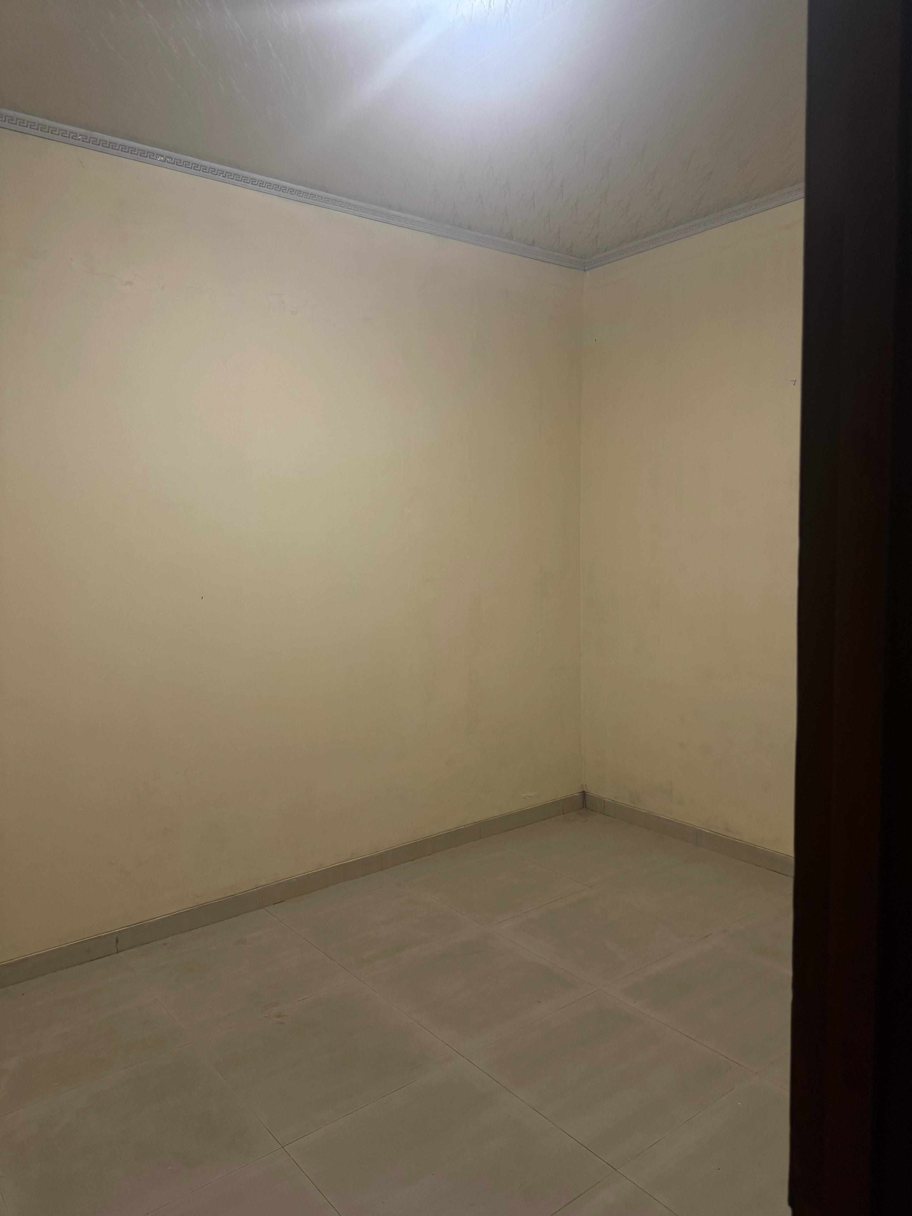 Disewakan Rumah 3,5 lantai di Bidara Cina, Jatinegara, Jakarta