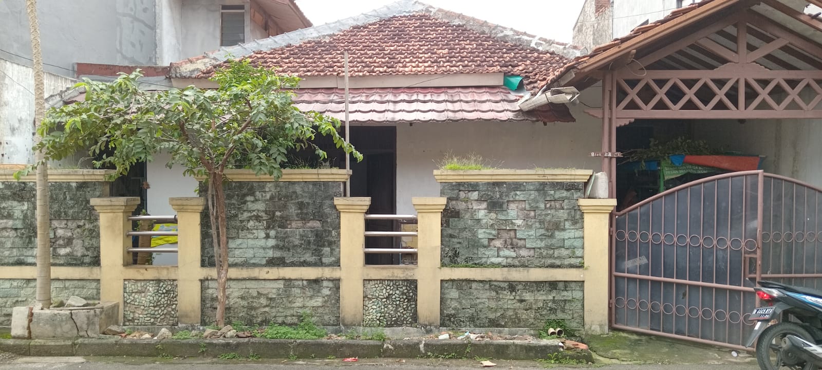 Dijual rumah kompelk lama strategis di Pusat BSD