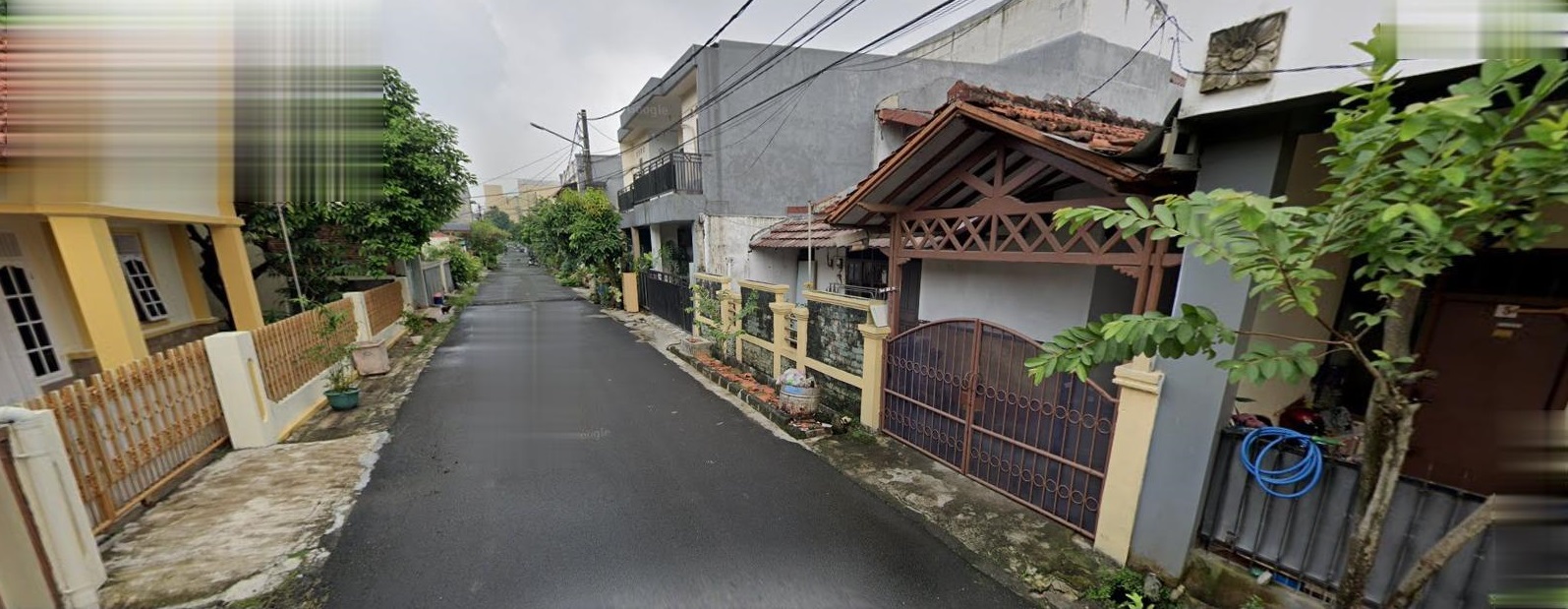 Dijual rumah kompelk lama strategis di Pusat BSD