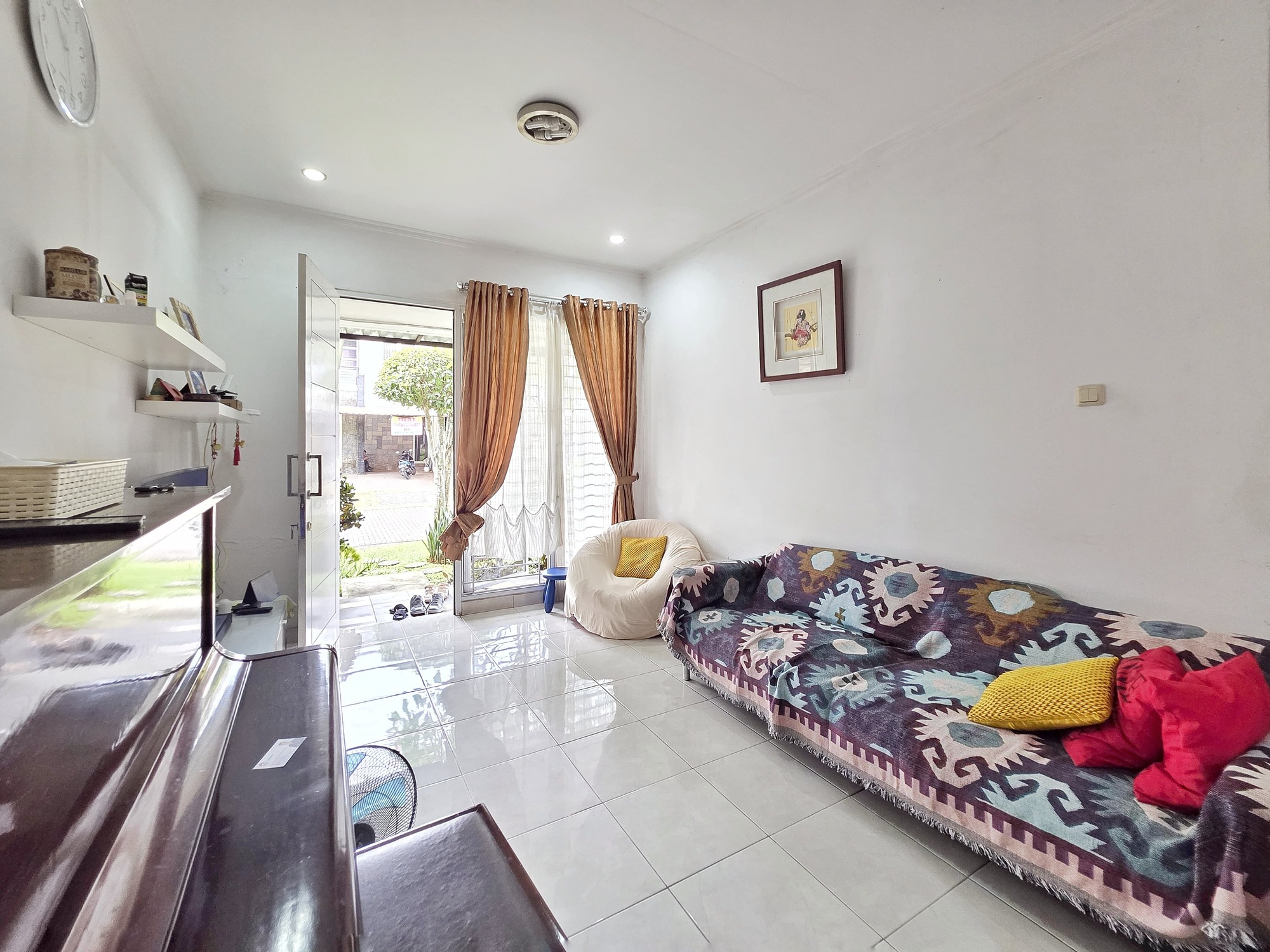 Rumah Bagus Semi Furnished Delatinos Cluster Costarica, BSD