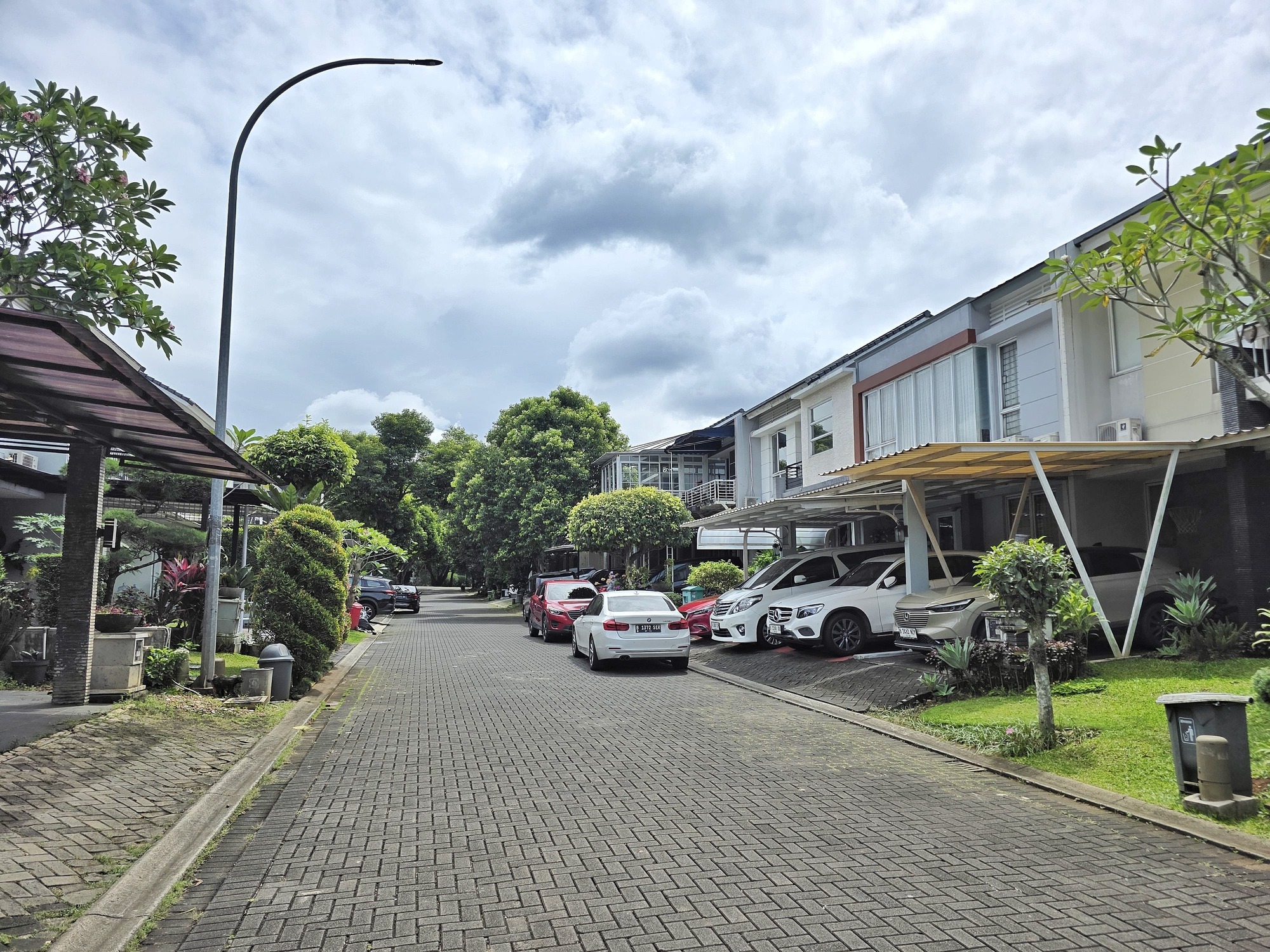 Rumah Bagus Semi Furnished Delatinos Cluster Costarica, BSD