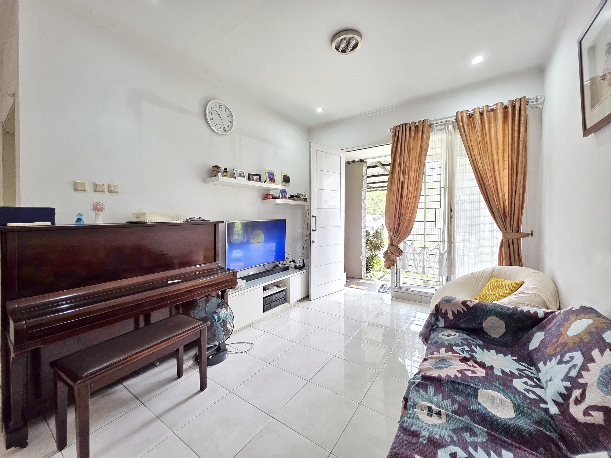 Rumah Bagus Semi Furnished Delatinos Cluster Costarica, BSD
