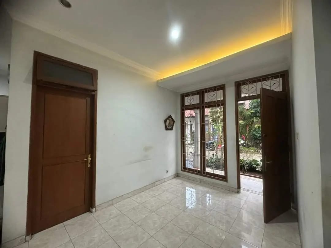 Dijual Rumah 2Lt strategis di puri pondok cabe townhouse, tangse