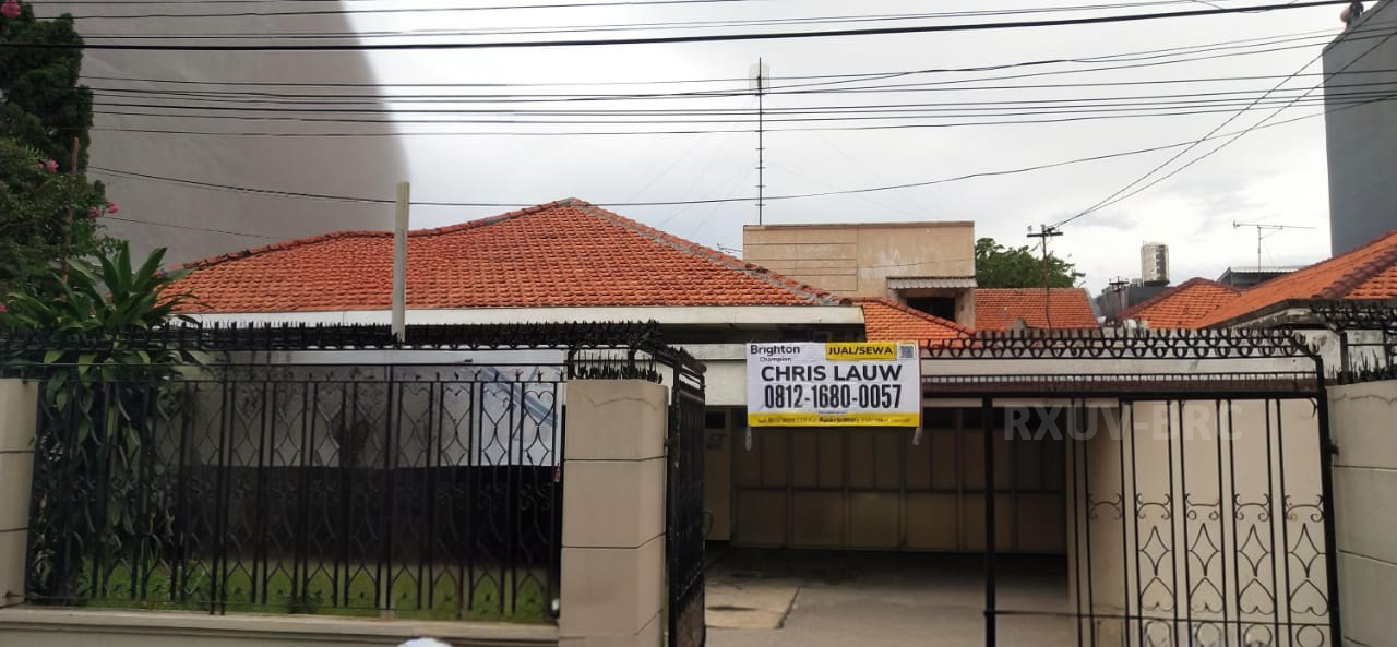 LOKASI SANGAT STRATEGIS! Rumah Usaha + Kost di Raya Dharmahusada
