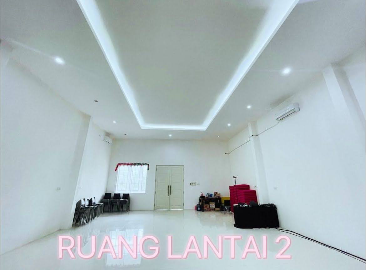 Ruko Manukan Lor Surabaya Barat Row 4 mobil