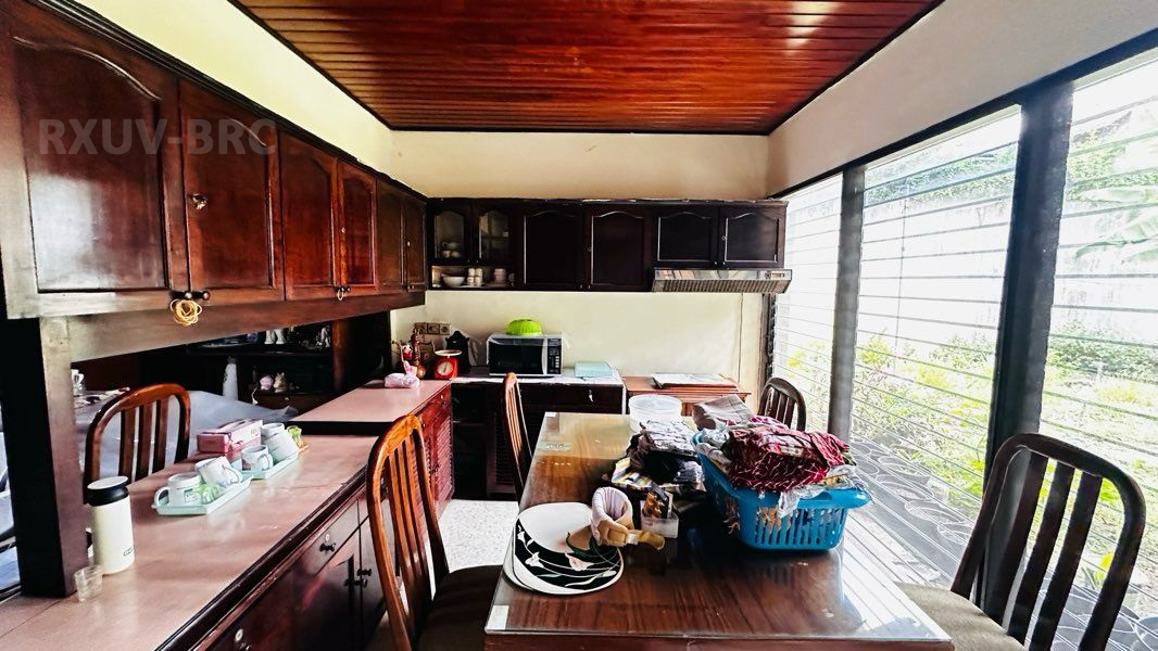 LOKASI SANGAT STRATEGIS! Rumah Usaha + Kost di Raya Dharmahusada